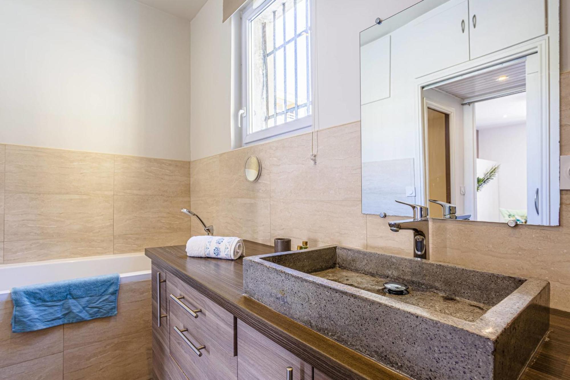 Guisol - Typical Nice 3 Bedroom Ac Near Port Ngoại thất bức ảnh