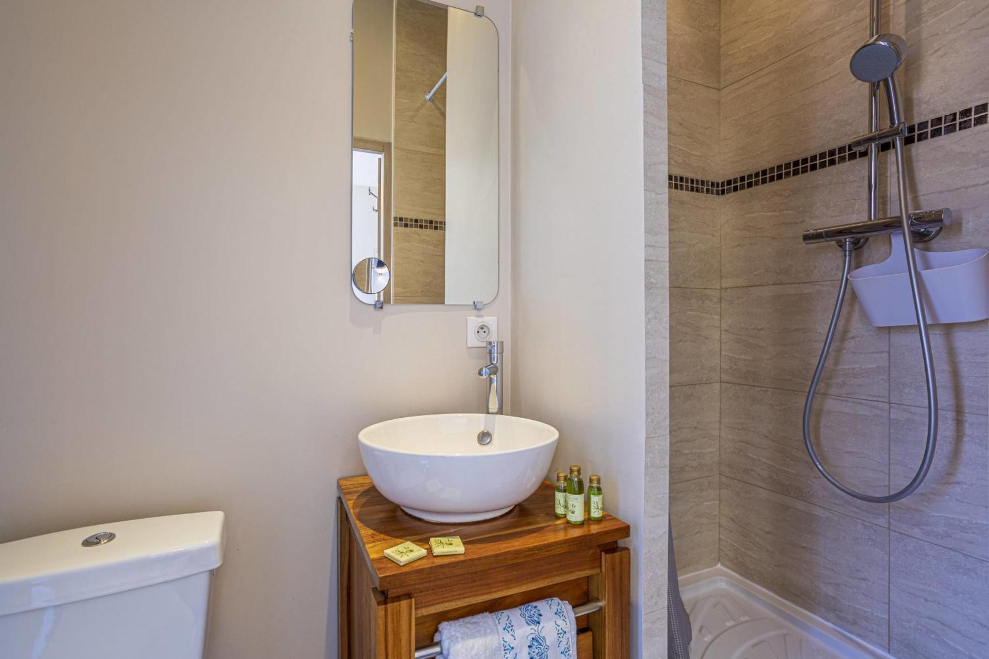 Guisol - Typical Nice 3 Bedroom Ac Near Port Ngoại thất bức ảnh