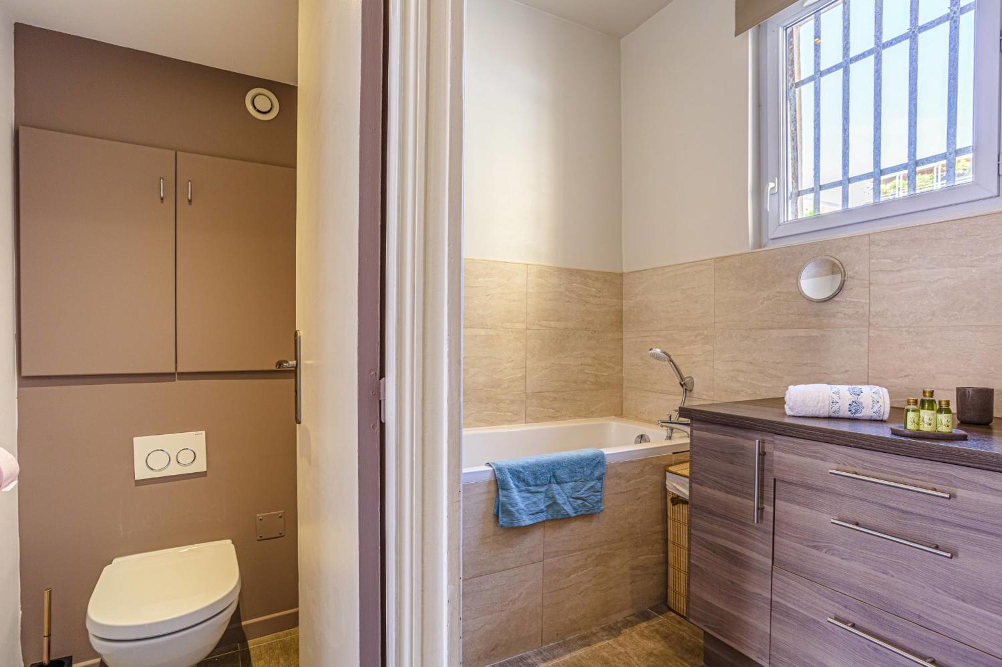 Guisol - Typical Nice 3 Bedroom Ac Near Port Ngoại thất bức ảnh
